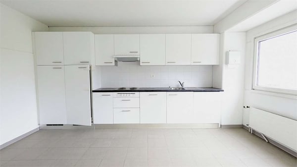 Bedano, ufficio Mq 160 con posti auto 4