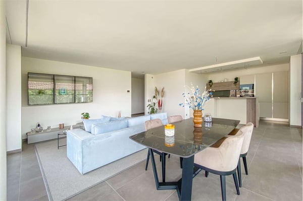 Elegante e nuovo appartamento con ampia terrazza 4