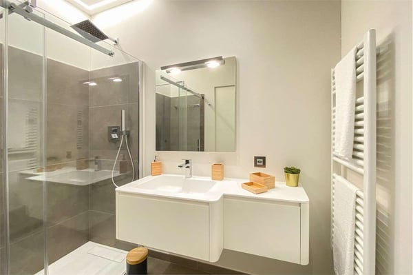 Elegante e nuovo appartamento con ampia terrazza 11