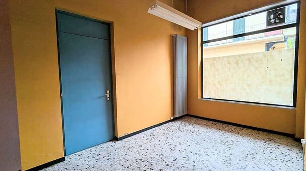 Chiasso,  1.5 con posti auto, loc..commerciale 2