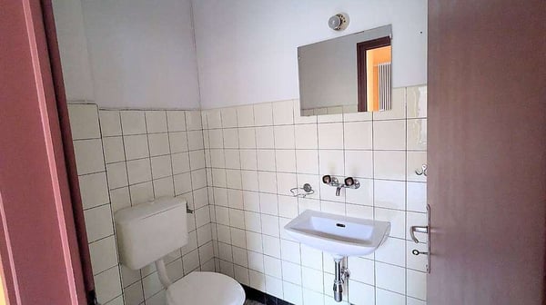 Chiasso,  1.5 con posti auto, loc..commerciale 7