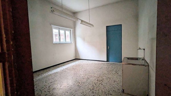 Chiasso,  1.5 con posti auto, loc..commerciale 5