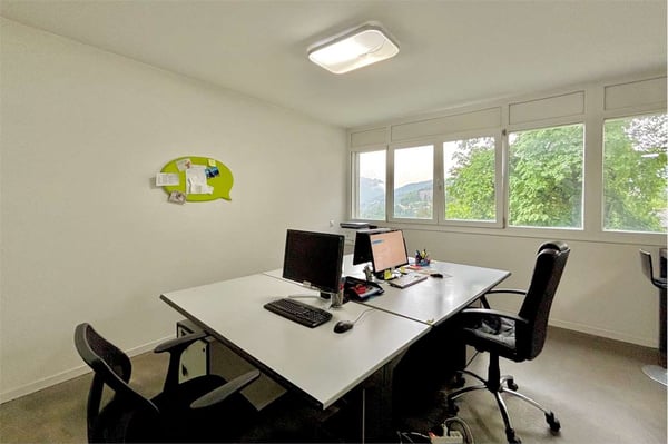 Ufficio luminoso e arredato in zona strategica 3