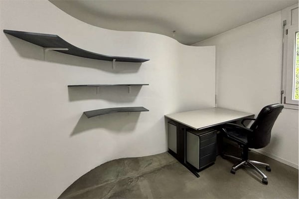 Ufficio luminoso e arredato in zona strategica 8