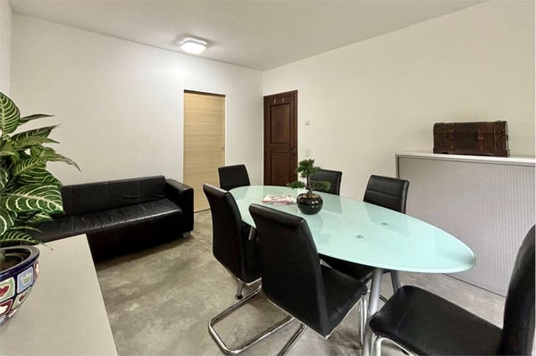 Ufficio luminoso e arredato in zona strategica 4