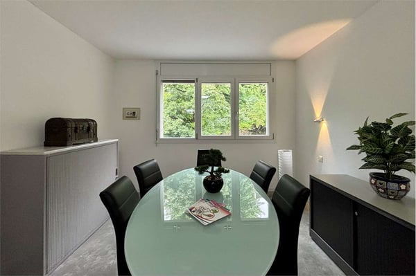 Ufficio luminoso e arredato in zona strategica 1