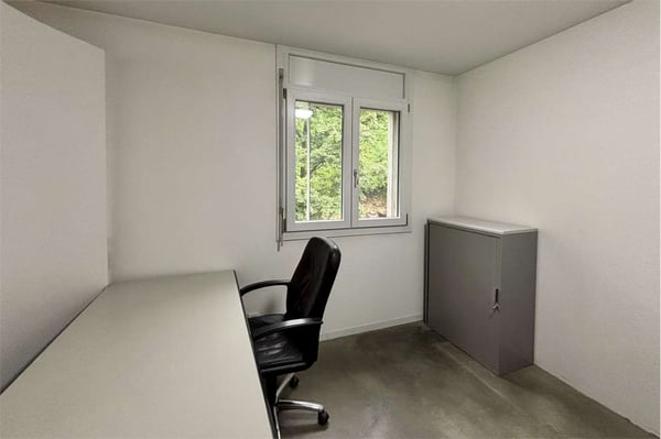 Ufficio luminoso e arredato in zona strategica 9