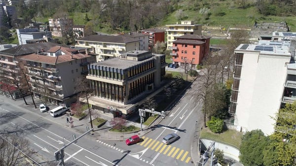 Prestigioso Spazio Commerciale a Lugano - Ristrutturato e Flessibile 9