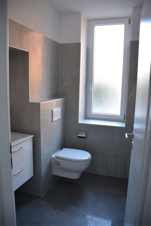 UFFICIO MOLTO CONVENIENTE: a Giubiasco in Piazza Grande, Arredato e Si 5