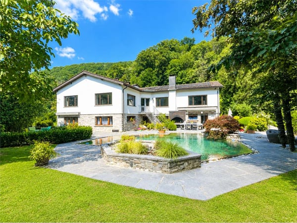 Villa con piscina tra il Lago di Lugano e il Lago Maggiore 1