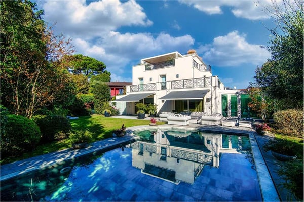 Villa unifamiliare con piscina 1