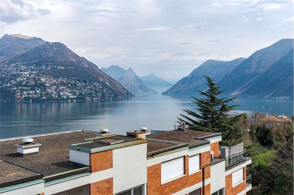 Triplex con parziale vista lago e giardino privato. 4