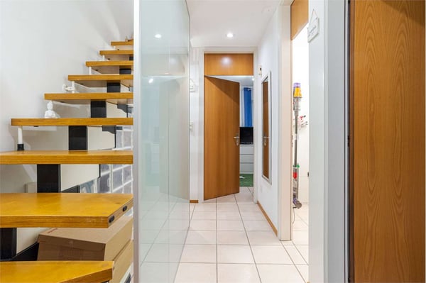 Triplex con parziale vista lago e giardino privato. 10