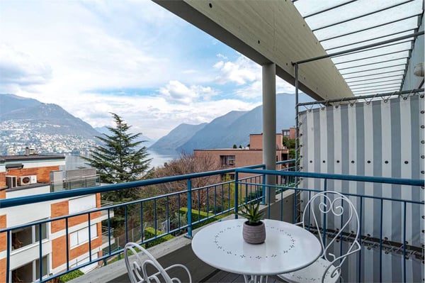 Triplex con parziale vista lago e giardino privato. 3
