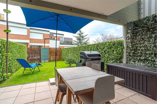Triplex con parziale vista lago e giardino privato. 2