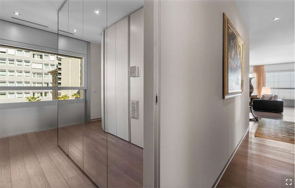 Elegante appartamento nel cuore di Paradiso 10