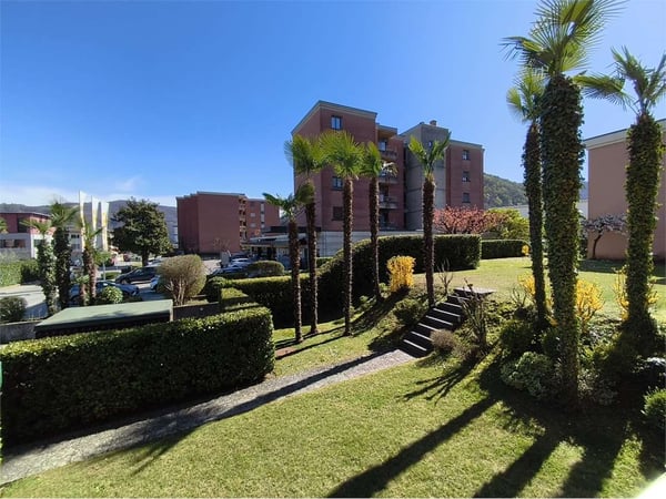 Caslano - Ampio 3.5 Locali al Piano Terra con Giardino - A due passi d 2