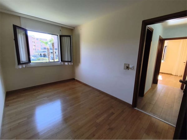 Caslano - Ampio 3.5 Locali al Piano Terra con Giardino - A due passi d 3