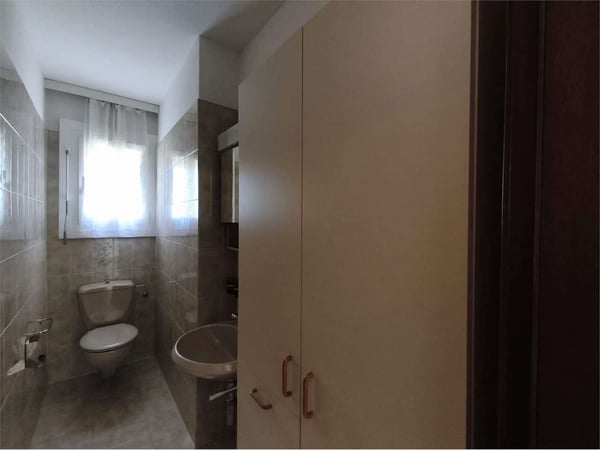 Caslano - Ampio 3.5 Locali al Piano Terra con Giardino - A due passi d 7