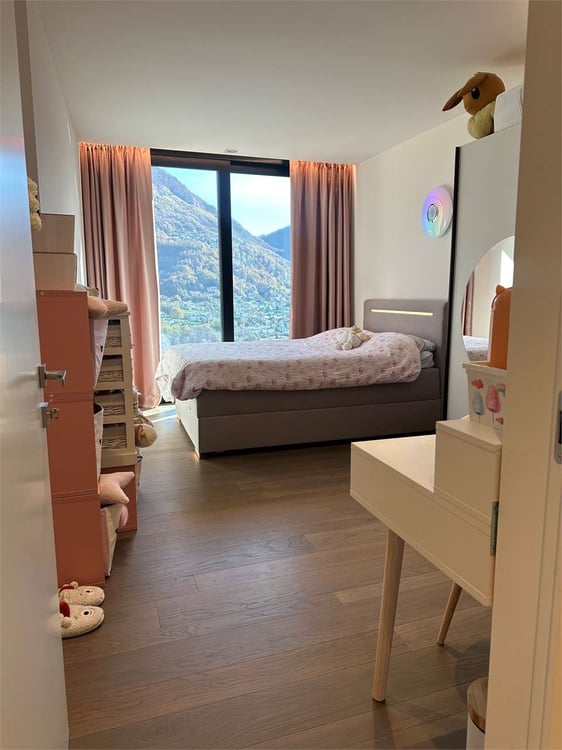 Duplex vista lago con giardino e piscina 12