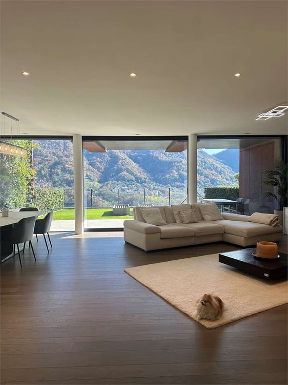 Duplex vista lago con giardino e piscina 5