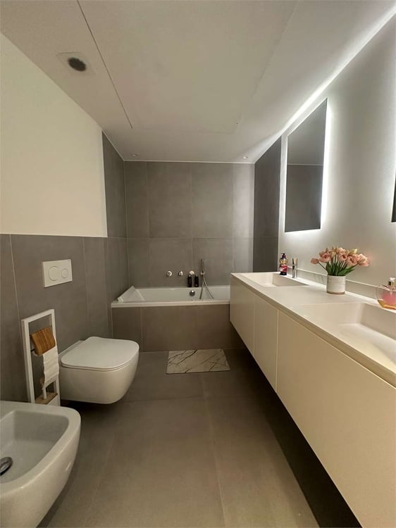 Duplex vista lago con giardino e piscina 9