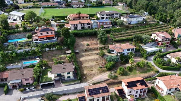 Terreno edificabile vista lago con progetto approvato 4