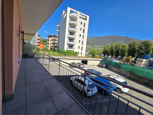 Chiasso (Via Puccini 2) - Ampio 3.5 Locali di 95 mq al PT con Grande B 5