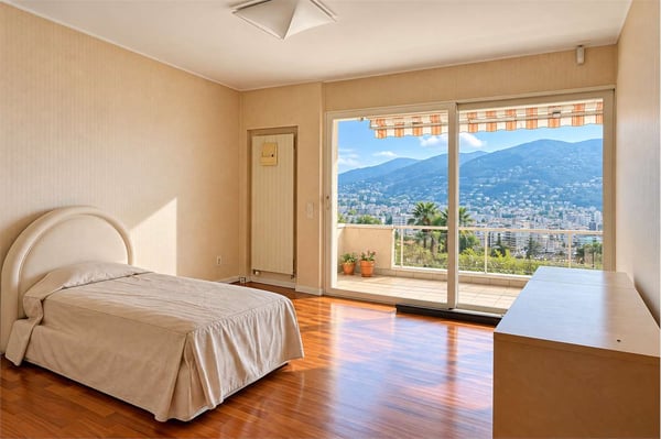 Elegante Residenza con vista lago e giardino privato 8