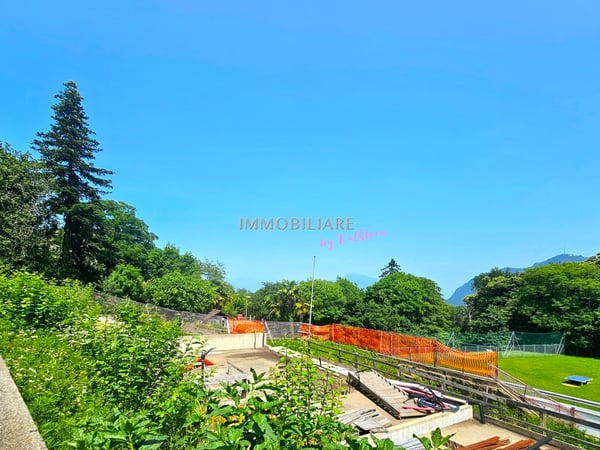 Terreno edificabile per una villa su 3 piani ad Agra  Collina dOro 7