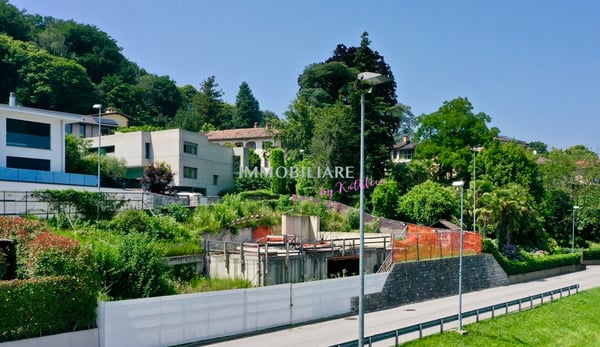 Terreno edificabile per una villa su 3 piani ad Agra  Collina dOro 10
