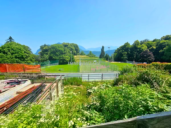 Terreno edificabile per una villa su 3 piani ad Agra  Collina dOro 4