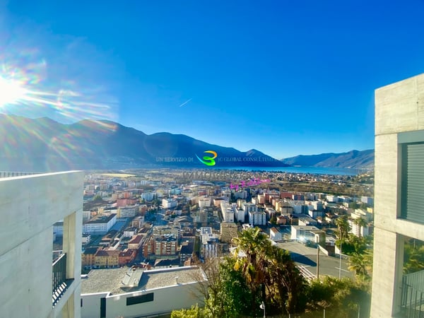 Loftwohnung mit traumhaftem Weitblick über den Lago, grosse Terrasse 9