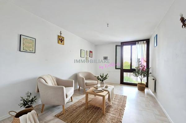 Ferienwohnung mit Seesicht vom Balkon, Kamin und Fussweg zum Bahnhof 9