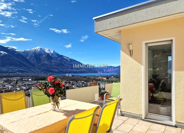Ferienwohnung mit fantastischem Weitblick, Kamin, Garten und Garage 1