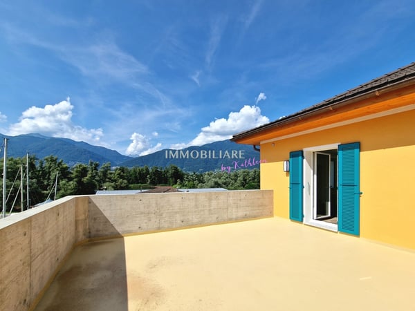 SANIERTE Ferienwohnung mit grosser Terrasse - Attica-Etage 1