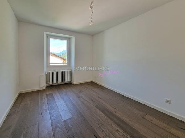 SANIERTE Ferienwohnung mit grosser Terrasse - Attica-Etage 5