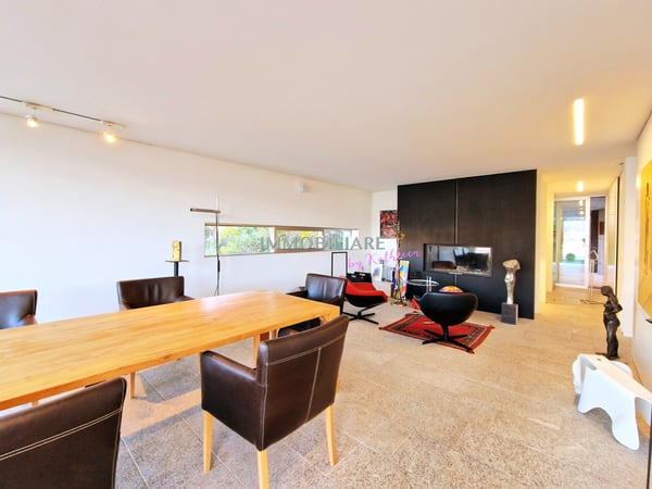 Villa mit Sichtbeton, Panoramaseeblick und nachhaltiger Ausstattung 4