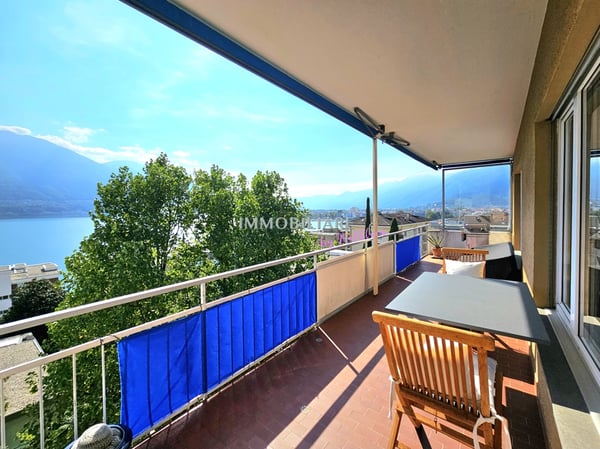 Ihr Logenplatz am Lago Maggiore: Attika mit Hallenbad und Kamin