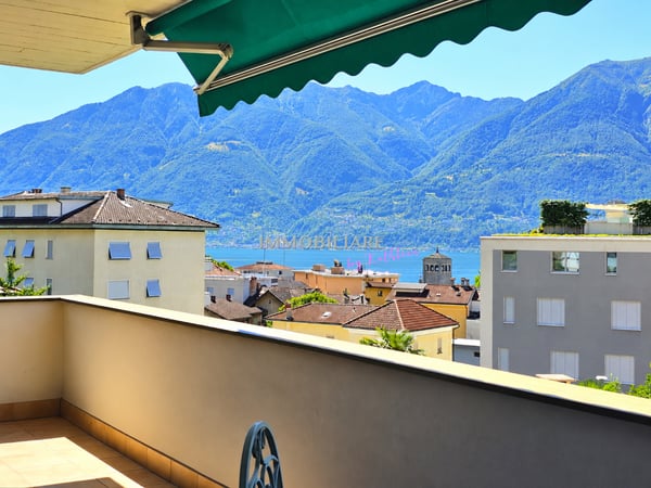 Ferienwohnung mit Seesicht vom Balkon, Kamin und Fussweg zum Bahnhof