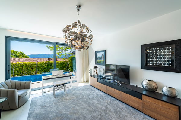 MODERNA VILLA IN POSIZIONE DOMINANTE A LUGANO 2
