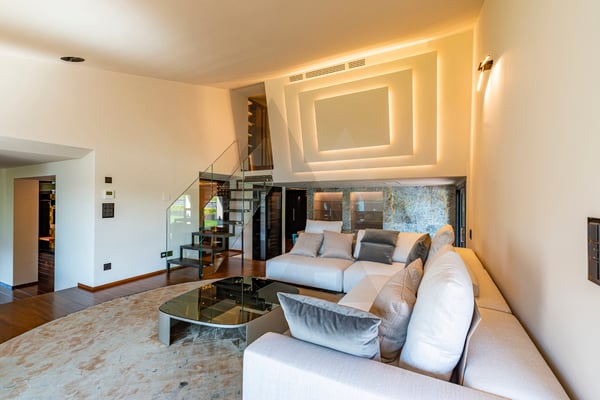 LUSSUOSA VILLA VISTA LAGO CON DARSENA PRIVATA 7