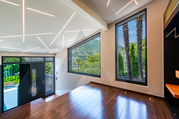 LUSSUOSA VILLA VISTA LAGO CON DARSENA PRIVATA 4