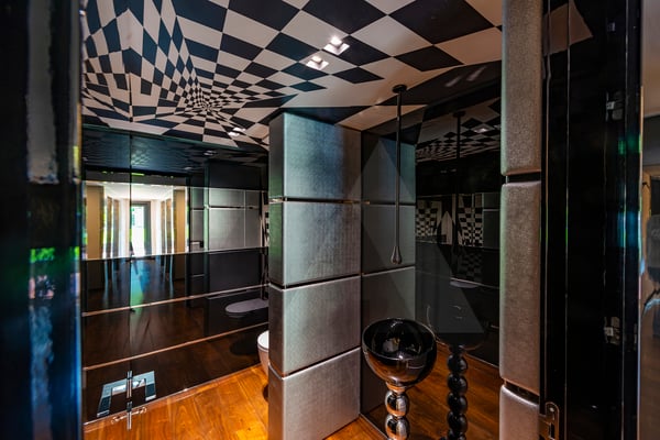 LUSSUOSA VILLA VISTA LAGO CON DARSENA PRIVATA 11