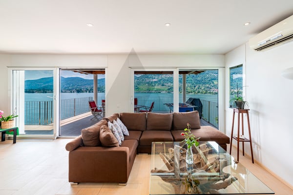 VILLA CON VISTA LAGO E PISCINA ESTERNA 8