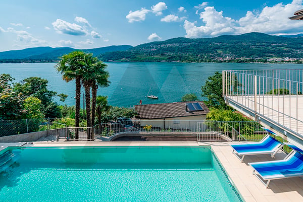 VILLA CON VISTA LAGO E PISCINA ESTERNA 4