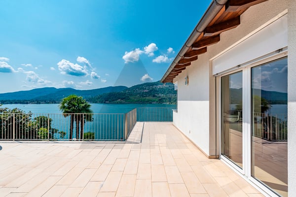 VILLA CON VISTA LAGO E PISCINA ESTERNA 9