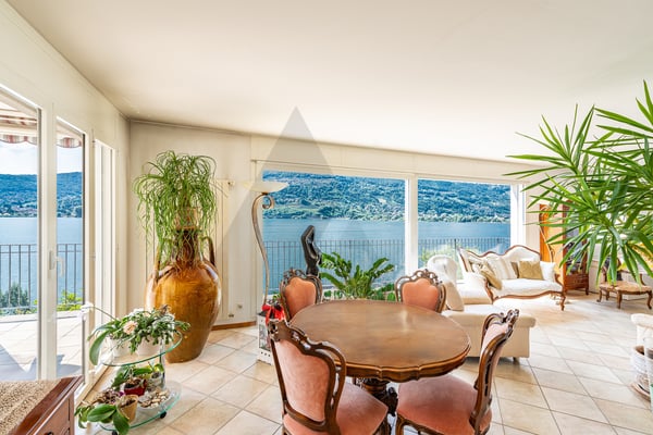 ELEGANTE PROPRIETÀ CON VISTA LAGO E SPIAGGIA PRIVATA 4