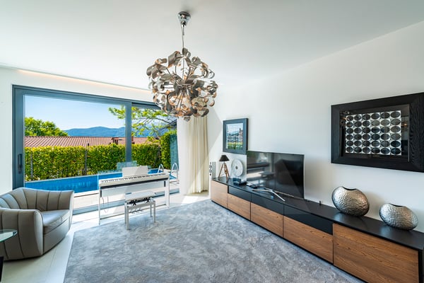MODERNA VILLA IN POSIZIONE DOMINANTE A LUGANO 2