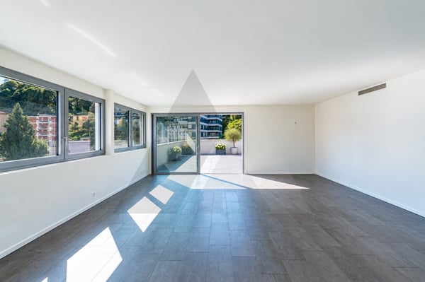 MODERNO ATTICO IN POSIZIONE CENTRALE CON GRANDE TERRAZZA 3